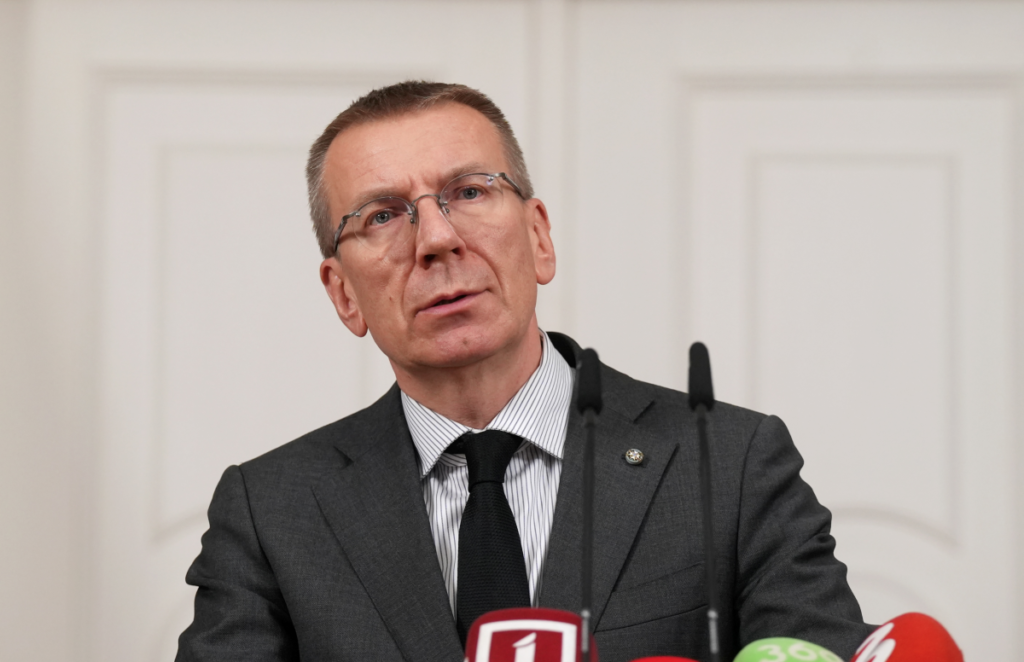 Президент Латвии Эдгар Ринкевич предупреждает о необходимости бдительности в условиях угроз со стороны России