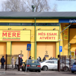 Рижане протестуют против закрытия магазинов Mere из-за введённых санкций ЕС