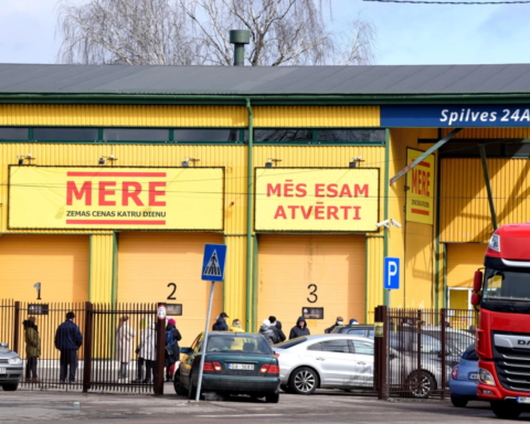 Рижане протестуют против закрытия магазинов Mere из-за введённых санкций ЕС