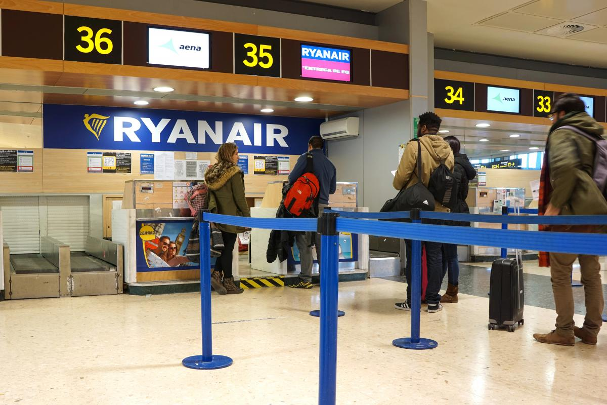 Ryanair предупреждает пассажиров о рисках отсутствия на посадке в проблемных аэропортах Европы