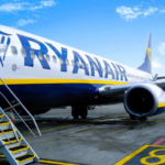 Самолет Ryanair вернулся в Салоники после отказа двигателя и ранения пассажира