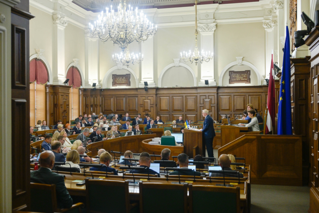 Сейм Латвии принимает законопроекты о запрете российских товаров и использования русского языка