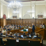 Сейм Латвии принимает законопроекты о запрете российских товаров и использования русского языка