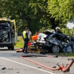 Столкновение автомобилей возле школы в Залите: один человек погиб, трое тяжело ранены