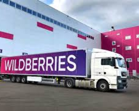 Украинские дроны атакуют логистические центры Wildberries в России, нанося значительный ущерб