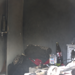 В Риге мужчина снова поджог квартиру, спасатели эвакуировали жильцов дома