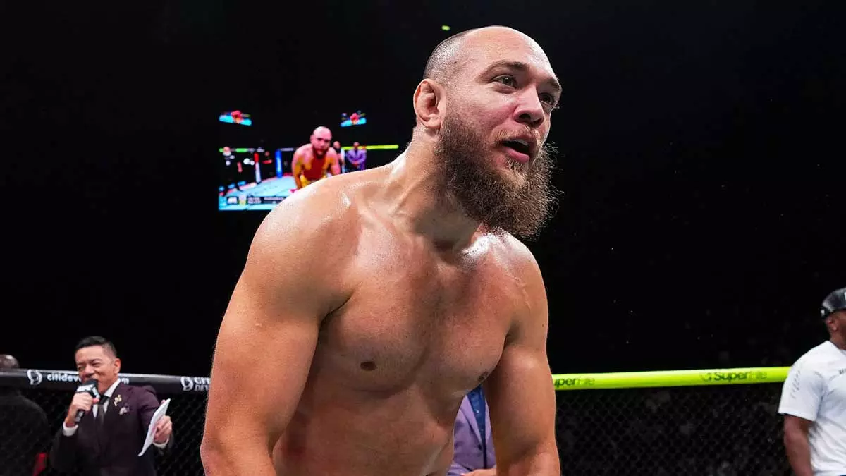 Вальтер Уокер завоевал пятую подряд победу нокаутом на турнире UFC в Абу-Даби