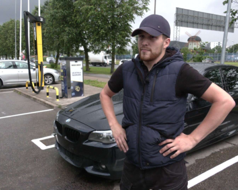 Владелец BMW требует компенсацию от Риги после затопления автомобиля во время сильного дождя