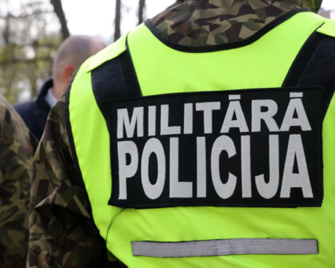 Военная полиция Латвии расследует дело о ранении женщины с пулей в спине