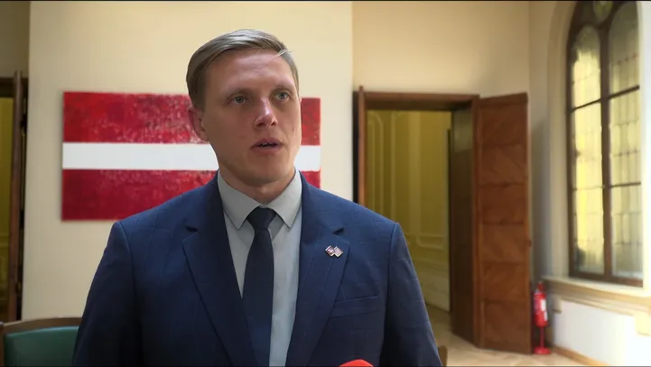 Янис Домбрава отзывает проект о повышении выплат просителям убежища в Латвии