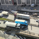 Авария с грузовиками блокирует движение на Густава Земгала гатве в Риге