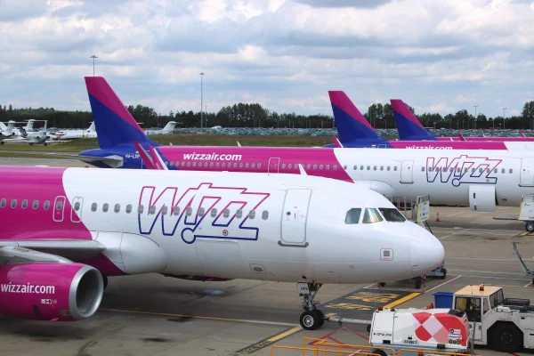 Авиакомпания Wizz Air начинает штрафовать пассажиров за подушки для шеи в ручной клади