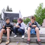 Большинство молодых жителей Латвии имеют нормальный вес, но страдают от проблем с питанием