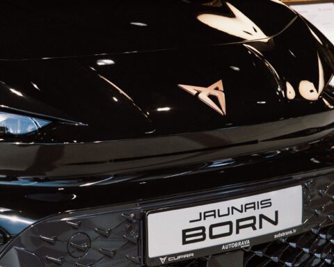 CUPRA представила обновленный Born в Латвии