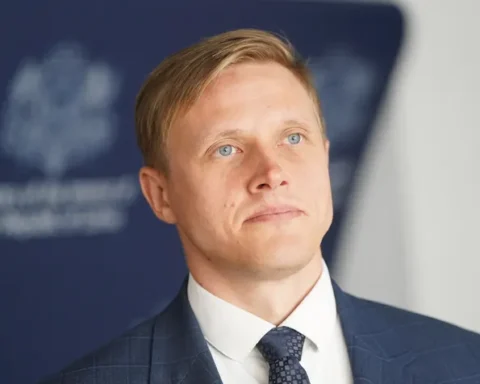Депутаты "Стабильности!" требуют отставки министра внутренних дел Яниса Домбравы