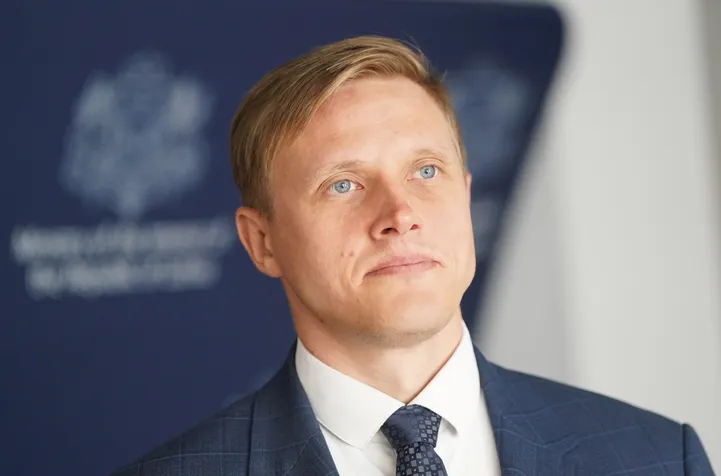 Депутаты "Стабильности!" требуют отставки министра внутренних дел Яниса Домбравы