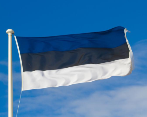 Эстонский суд отменил штраф за ношение шорт с надписью Russia
