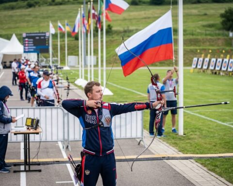 Российским лучникам вернули флаг и гимн на мировых турнирах