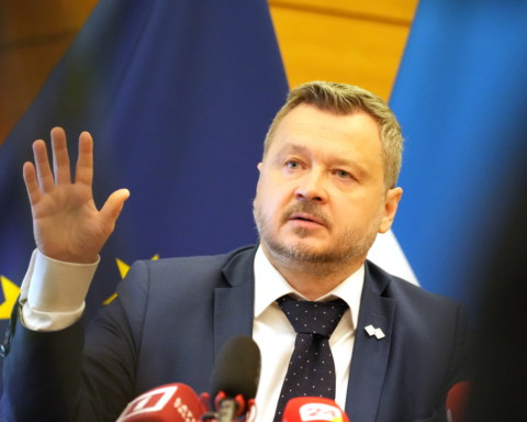 Гиртс Лапиньш предупреждает о миграционной угрозе после событий в Испании