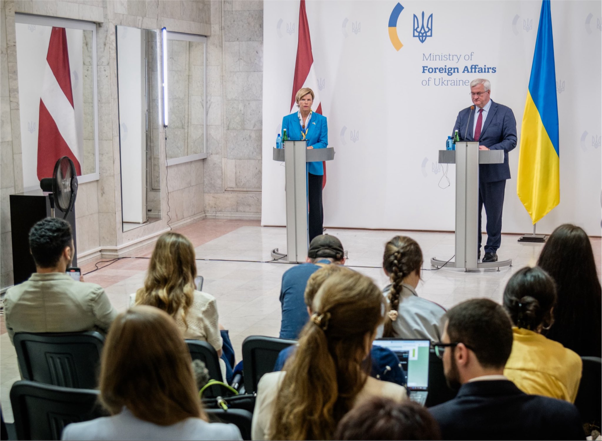 Глава МИД Латвии Байба Браже пряталась в укрытии во время российской атаки на Киев