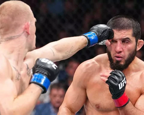 Ислам Махачев защитил титул UFC, победив Йена Гэрри с ударом головой в четвёртом раунде