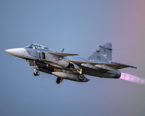Истребитель Gripen венгерских ВВС разбился в Сольноке, пилот катапультировался