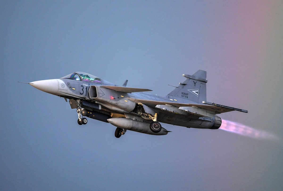 Истребитель Gripen венгерских ВВС разбился в Сольноке, пилот катапультировался