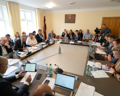 Комиссия Сейма отклонила поправки министерства экономики к закону об иммиграции