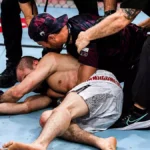 Кормье объяснил сенсационное поражение Нурмагомедова на турнире UFC в Китае