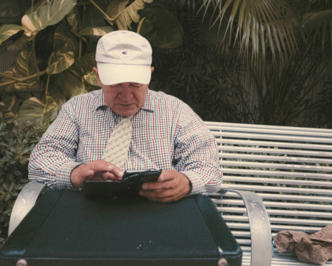 Латвия отстает от Эстонии по продолжительности трудовой жизни на три года