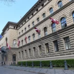 На выборах в Сейм Латвии баллотируются 40 учителей от 12 партий