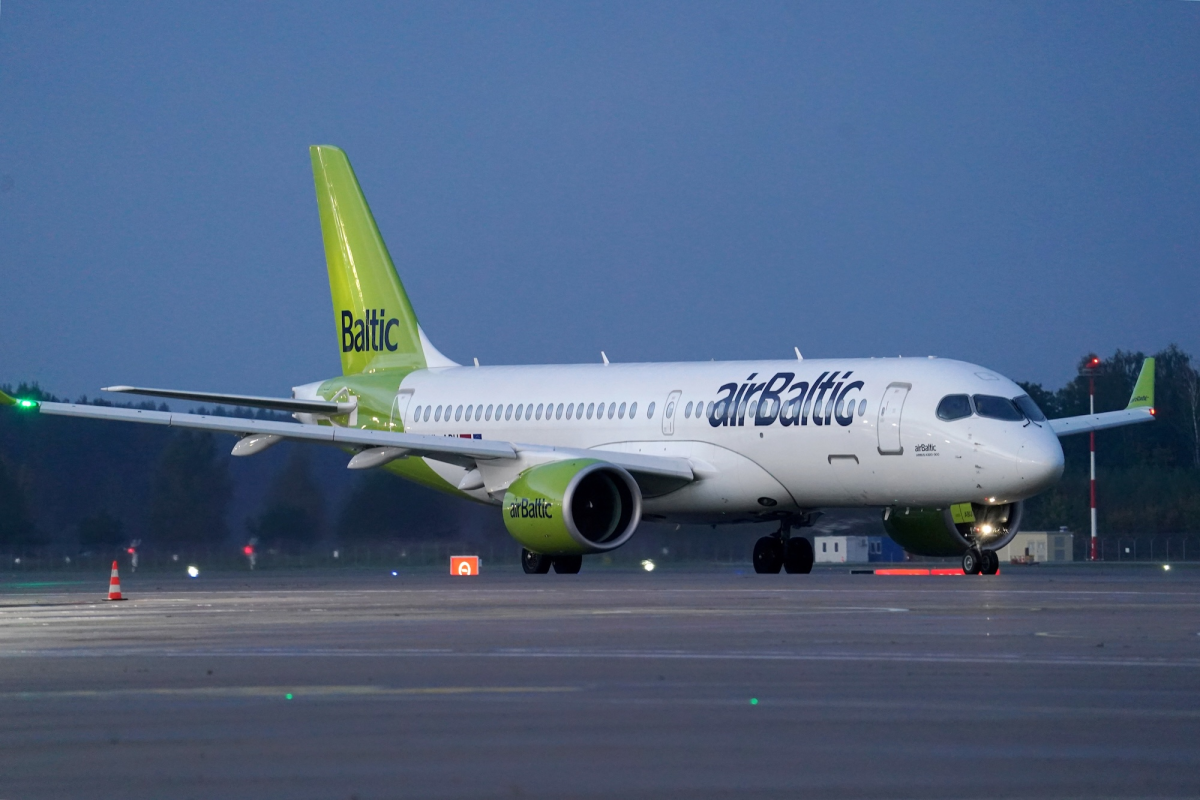 Необходимость спасения airBaltic ставит под угрозу будущее авиакомпании, утверждает советник премьера