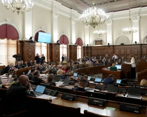 "Объединенный список" Андриса Кулбергса возглавил партийные рейтинги в Латвии, СЗК не прошел 5% барьер