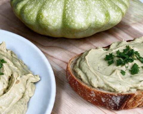 Овощная намазка из патиссонов с сыром и яйцами