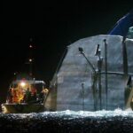 Поисковые операции продолжаются после крушения парома у Кипра, 18 человек числятся пропавшими