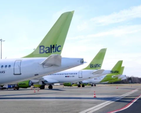 Правительство Латвии обсудит ситуацию с авиакомпанией airBaltic на внеочередном заседании