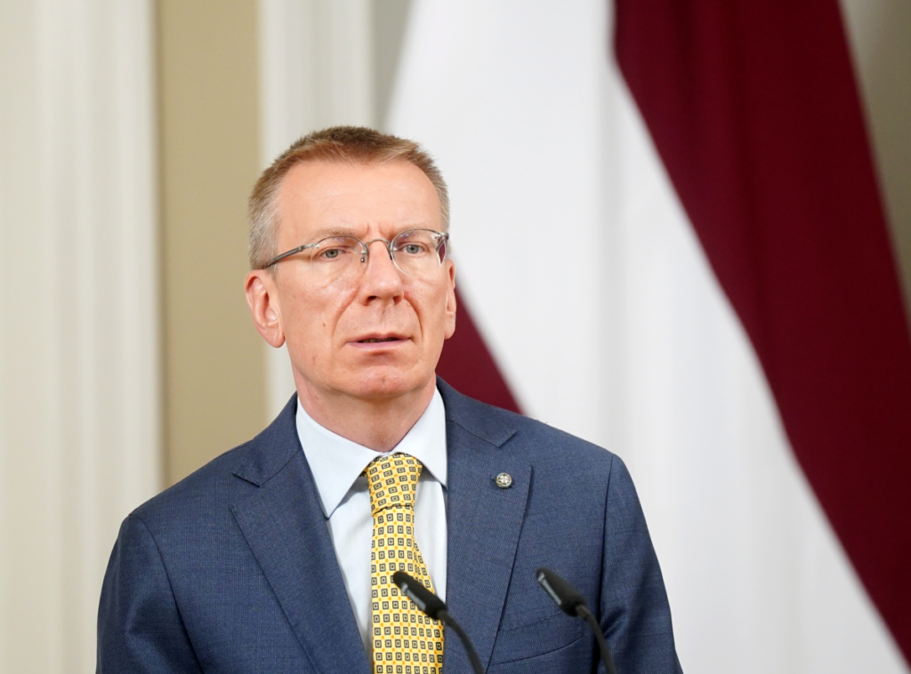 Президент Латвии Эдгар Ринкевич прервал отпуск из-за угрозы безопасности и выступит в Аглоне