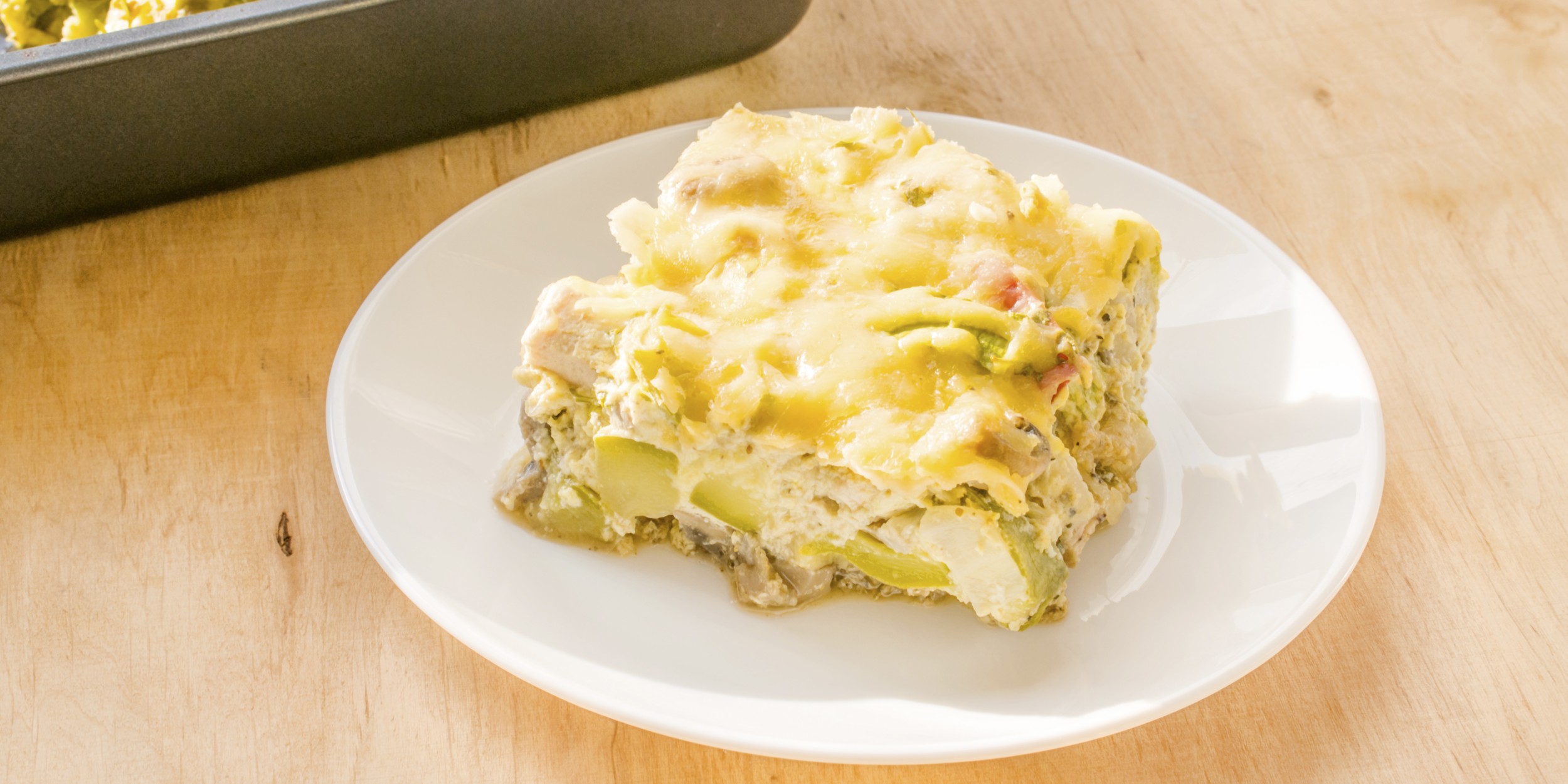 Простой рецепт запеканки из курицы с кабачками