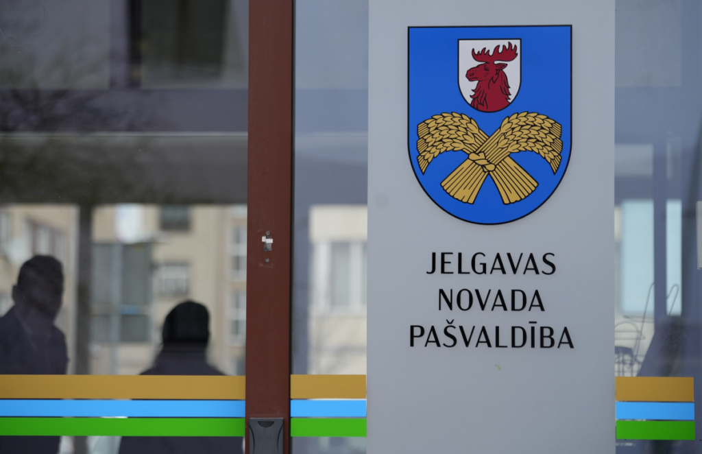Сбор подписей за референдум о роспуске думы Елгавского края идет медленно, всего 57 подписей