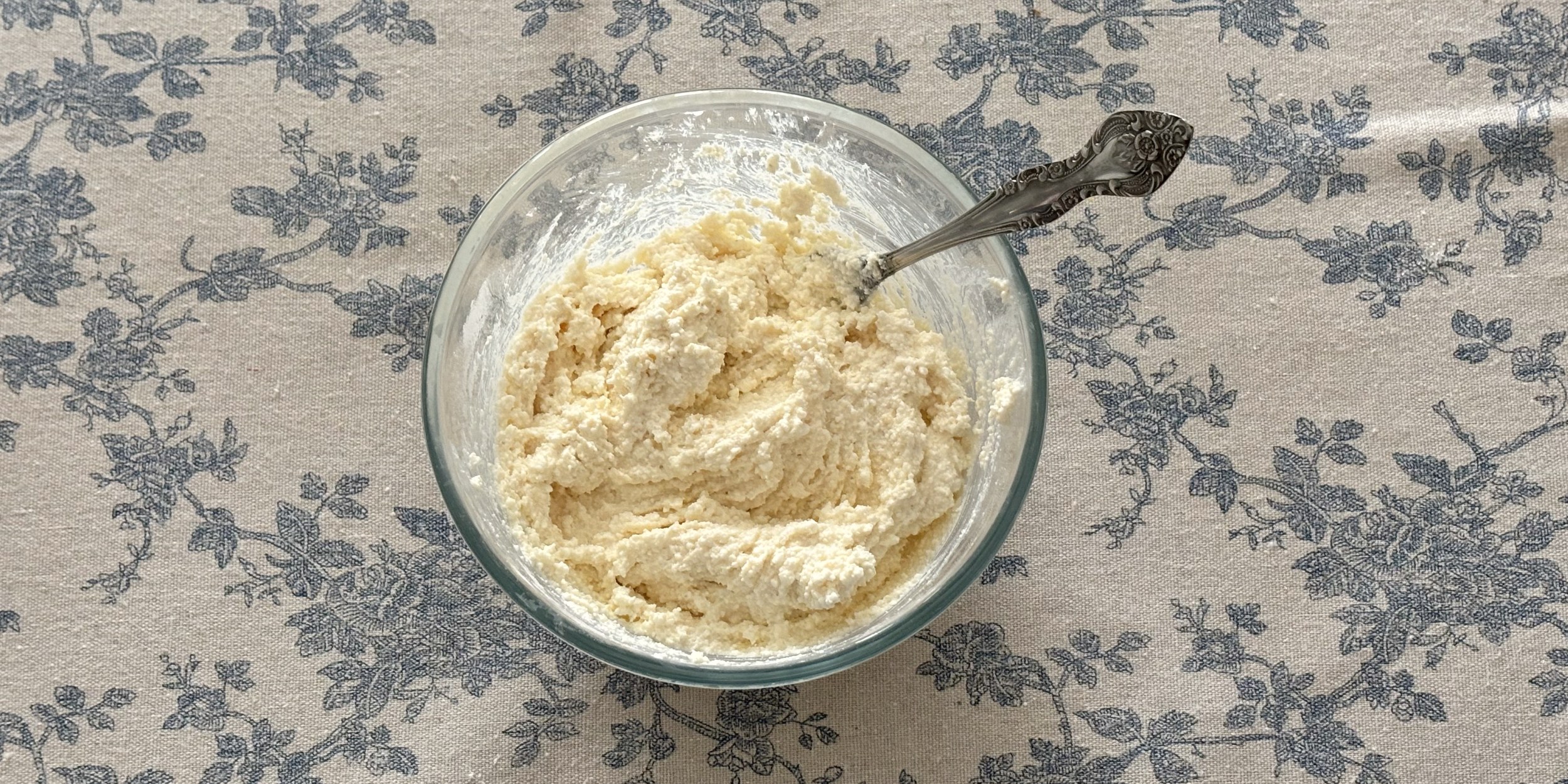 Сырники из творога, приготовленные в аэрогриле