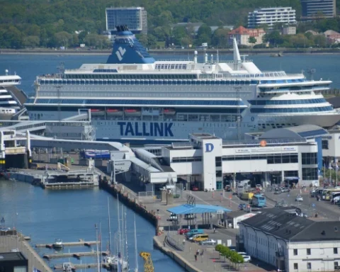 Tallink рассматривает восстановление паромного сообщения между Ригой и Стокгольмом при экономических сложностях