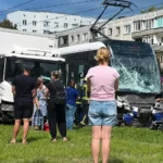 Трамвай в Иманте столкнулся с грузовиком: три человека пострадали, движение нарушено