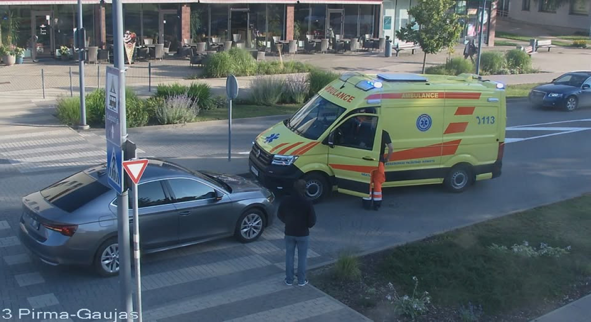 Третье ДТП на пешеходном переходе в Адажах за несколько дней вызывает обеспокоенность жителей