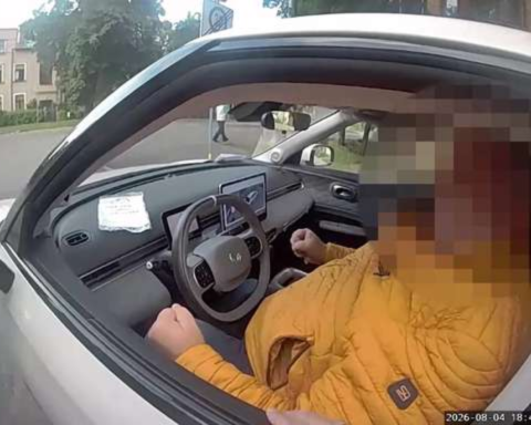 В Риге задержан агрессивный водитель, исполнявший гимн после погони