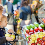 Власти Латвии объявили об успехе снижения НДС на основные продукты питания