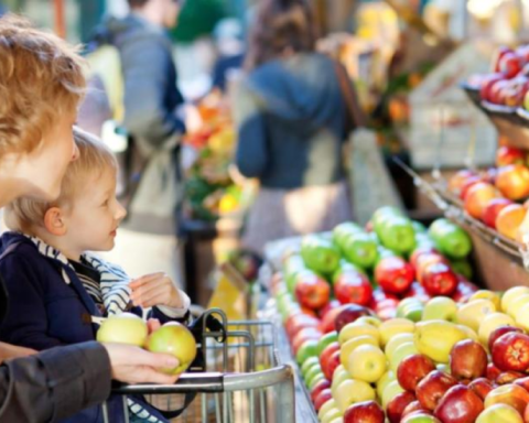 Власти Латвии объявили об успехе снижения НДС на основные продукты питания