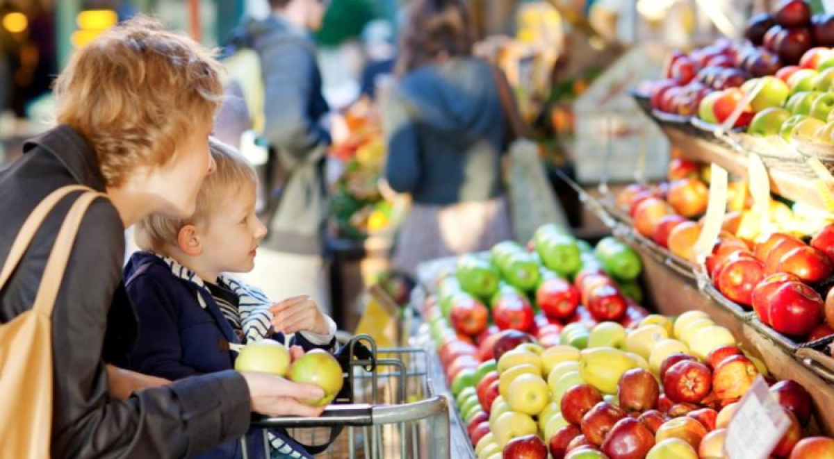 Власти Латвии объявили об успехе снижения НДС на основные продукты питания