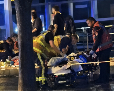 Во Франции 26-летний мужчина намеренно наехал на толпу, один погиб, семеро в критическом состоянии