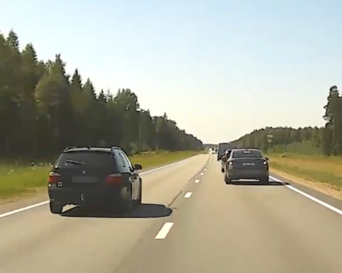 Водитель черного BMW в Латвии оштрафован на 1400 евро за превышение скорости до 170 км/ч