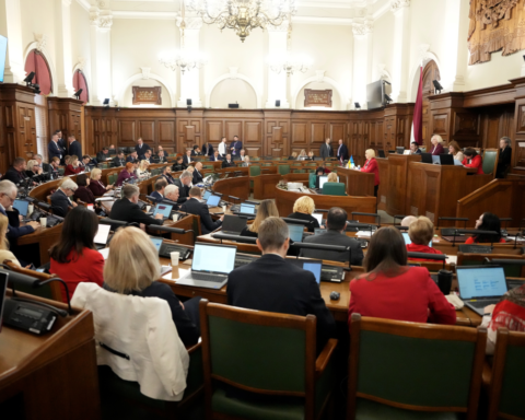 Зарплаты министров Латвии увеличатся на 437 евро при утверждении государственного бюджета на 2027 год